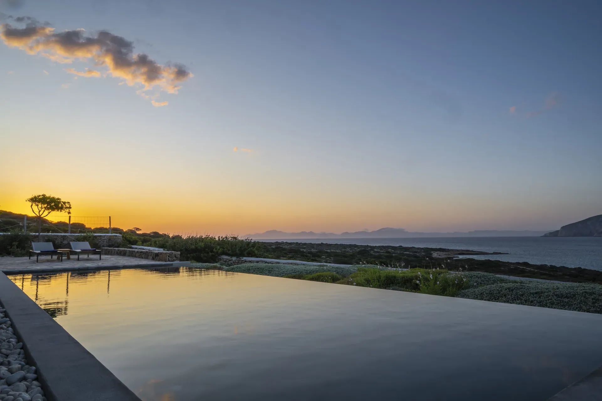 Infinity pool at Rafter Koufonisia Doto with sunset views over Koufonisia, Greece coastline
